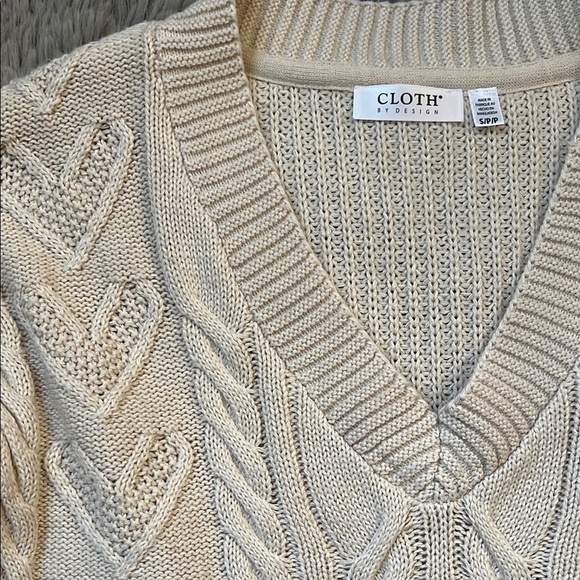 Heart V-Neck Cable Knit Sweater - Picture 2 of 3